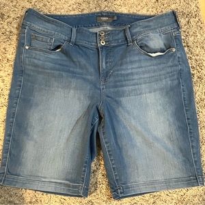 Torrid Jean Shorts Size 20